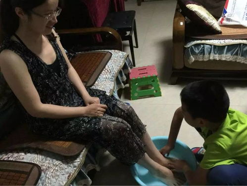 帮妈妈洗脚的作文，帮妈妈洗脚一年级看图