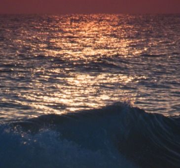 负能量满满的说说心情:保持清醒永远不抱有意外的幻想