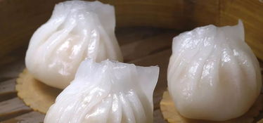 那张获奖的秃鹫觊觎一个快要饿死的小女孩的照片叫什么啊?摄影师叫什