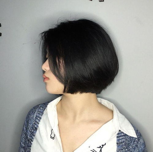 剪了短发怎么发朋友圈伤感的，剪了短发怎么发朋友圈图片