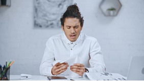 打喷嚏的动词怎么形容?