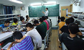 在上海松江区哪有学维修手机和电脑的培训班?