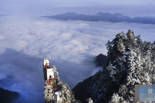 巍峨的意思