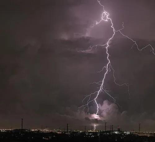 为什么下雨的时候会出现打雷打闪的现象?