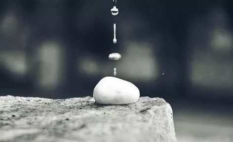 滴水穿石下一句是什么