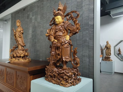 泥塑木雕是偶像,不解人间凤求凰，泥塑木雕打一数字