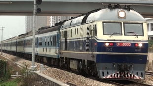 k256 8车厢32,33,34,35号坐位是连一起的吗,有隔过道吗?