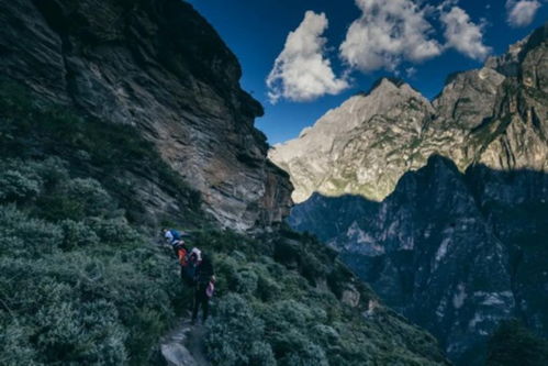 行山主山峰在什么位置