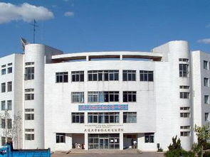 大连大学音乐学院院长，大连大学音乐学院研究生导师