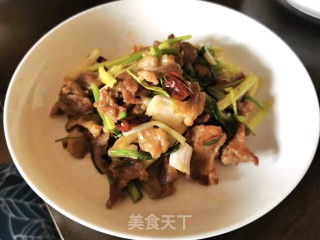 孜然炒羊肉的做法，洋葱炒羊肉的做法