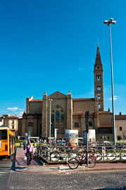 firenze是意大利哪个城市，firenze包包价格