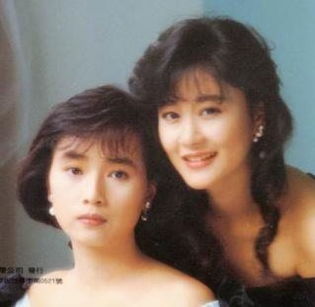 当初和小虎队一起有个相似的女生组合,叫什么?