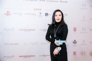 写出做事专心认真的四字成语