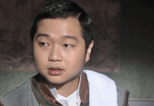 “酱爆”何文辉试镜少林足球,不料在表演时裤子脱落,如今过得怎么样