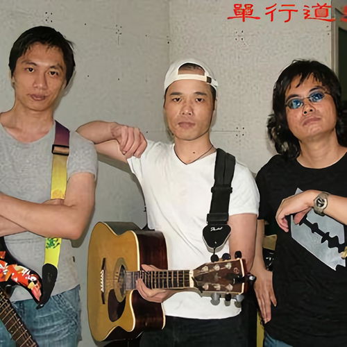 《单行道》,一个男人唱的歌,里面有句歌词是你不对我好我就不对你好