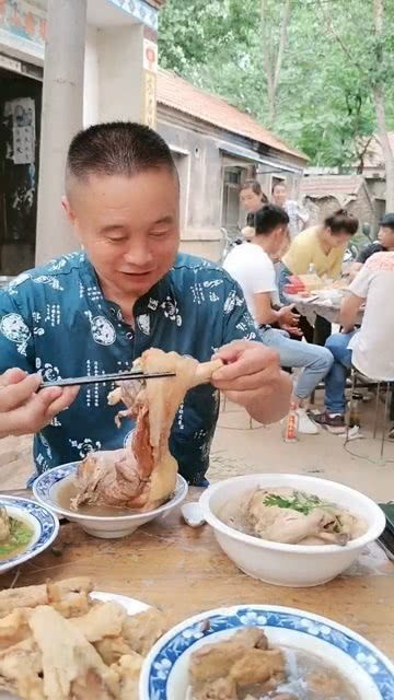 吃独食下一句玩笑回复，吃独食的人是自私吗