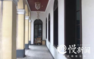 走廊英文怎么读hallway，穿过走廊英文