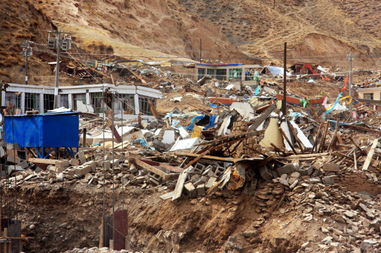 玉树地震和汶川地震哪个厉害，玉树地震被禁止的图片