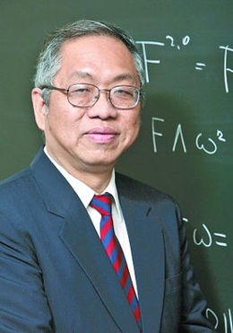 丘成桐简介手抄报，丘成桐简介70字