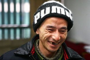 他是曾经火爆网络的犀利哥,年轻的照片帅掉渣,今长相颇似刘德华!他是谁