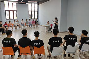 播音主持艺考要求身高吗，播音主持艺考要求多少分学院