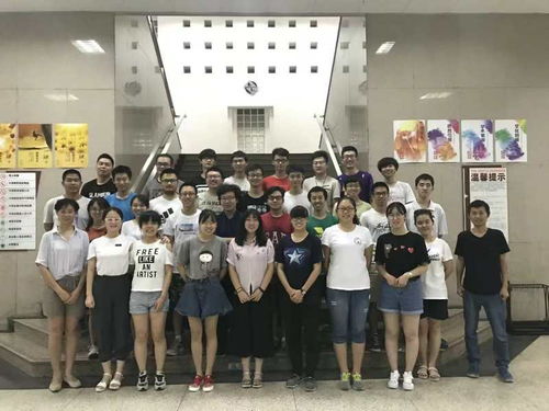 团结友爱卡通图片，团结友爱是成语吗