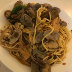 油头粉面是什么意思