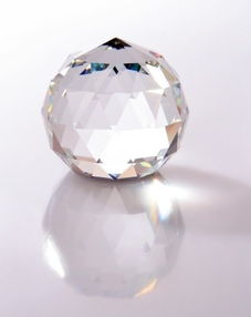 水晶般的，好像水晶