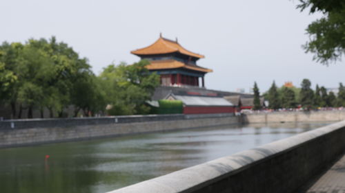 傲然屹立是成语吗，傲然屹立和傲然挺立的区别