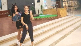 歌曲《大笑江湖》的歌词是什么?