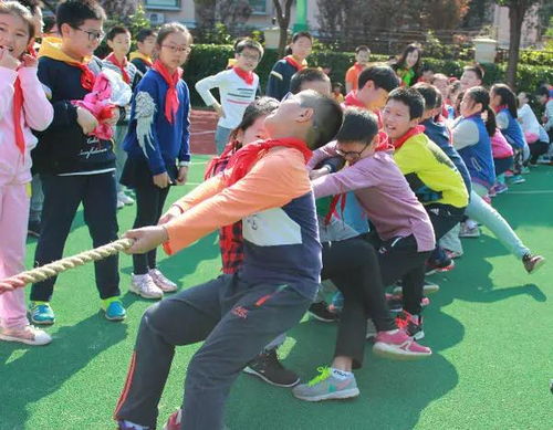男生女生拔河图片，多人拔河图片