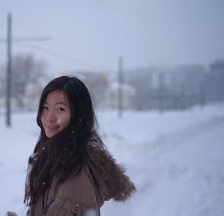 韩寒老婆照片(韩寒带妻子女儿一同外出)