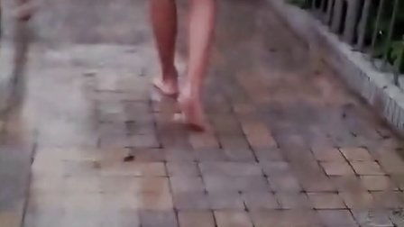 打赤脚是什么意思，打赤脚的坏处