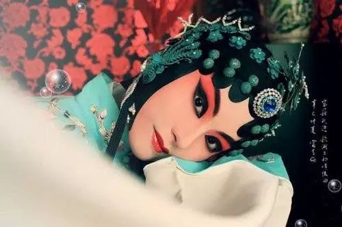 “莫道弦歌愁远诵,青山明儿不曾空”这句诗表达了什么?