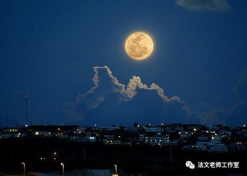 刘饶民的月亮写的是哪里的月亮?
