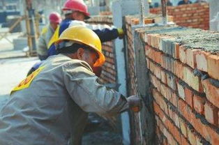 建筑工人意外保险怎么买，建筑工人工资拖欠不给怎么办