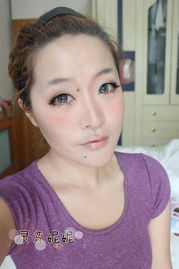 脸上有两个痣化妆特别厉害的一个女的叫什么。四个字的