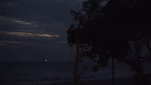 你就像那暗夜里的光是什么歌