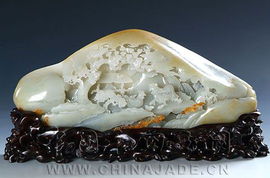 买了一串和田玉青白玉籽料手串(十八罗汉),每颗籽都不大,但是带了半个