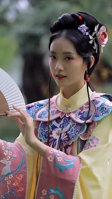 我眼中的林黛玉800字高中作文，我眼中的林黛玉300字作文