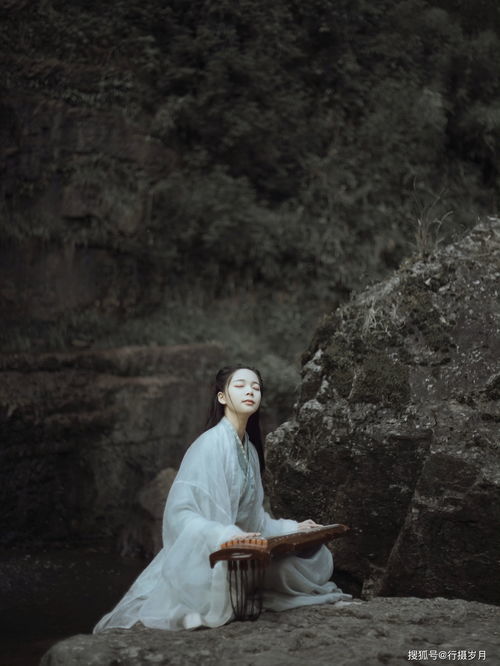 翩若惊鸿的意思