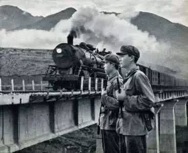 风雨如磐的拼音，风雨如磐的近义词