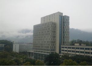 西南大学数学与统计学院院长，西南大学数学与统计学院研究生院