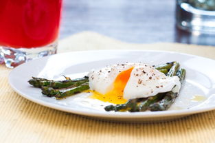 poached eggs，cling