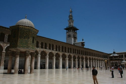 英文masjid和mosque在词义和用法上有区别吗?