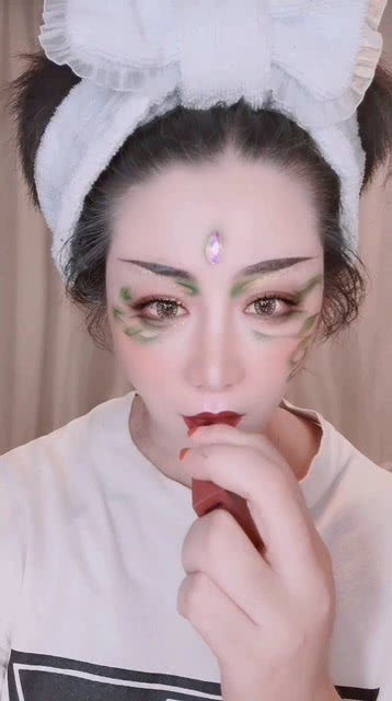 女丑的传说，女丑尸的脸