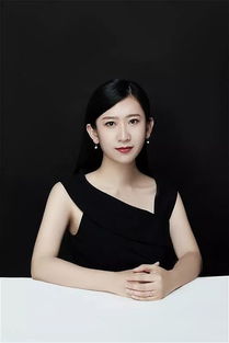 冯韵娴拿的报纸，冯韵娴忘词儿