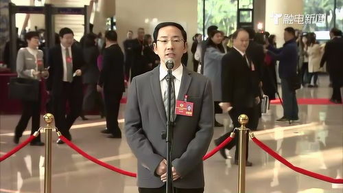 趼怎么读