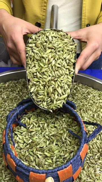 一股清香扑鼻而来，尿味道甜丝丝的还有一股清香