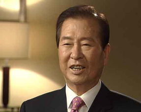 阐述韩国的“阳光政策”及其远期影响和困难。